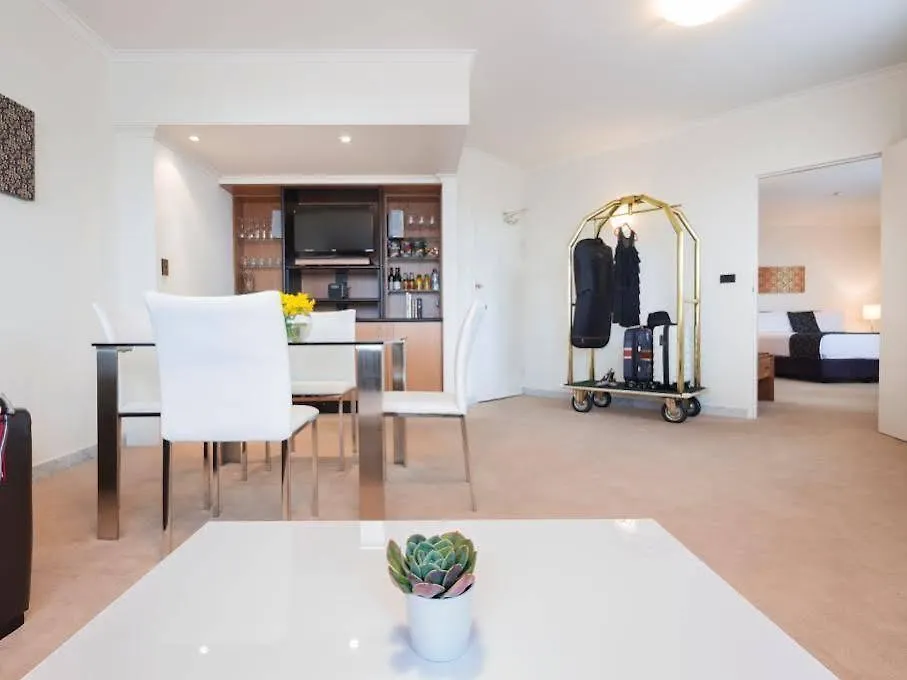 Ramada By Wyndham Diplomat Canberra 4*,  Australie