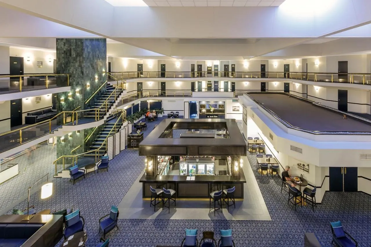 Ramada By Wyndham Diplomat Canberra 4*,