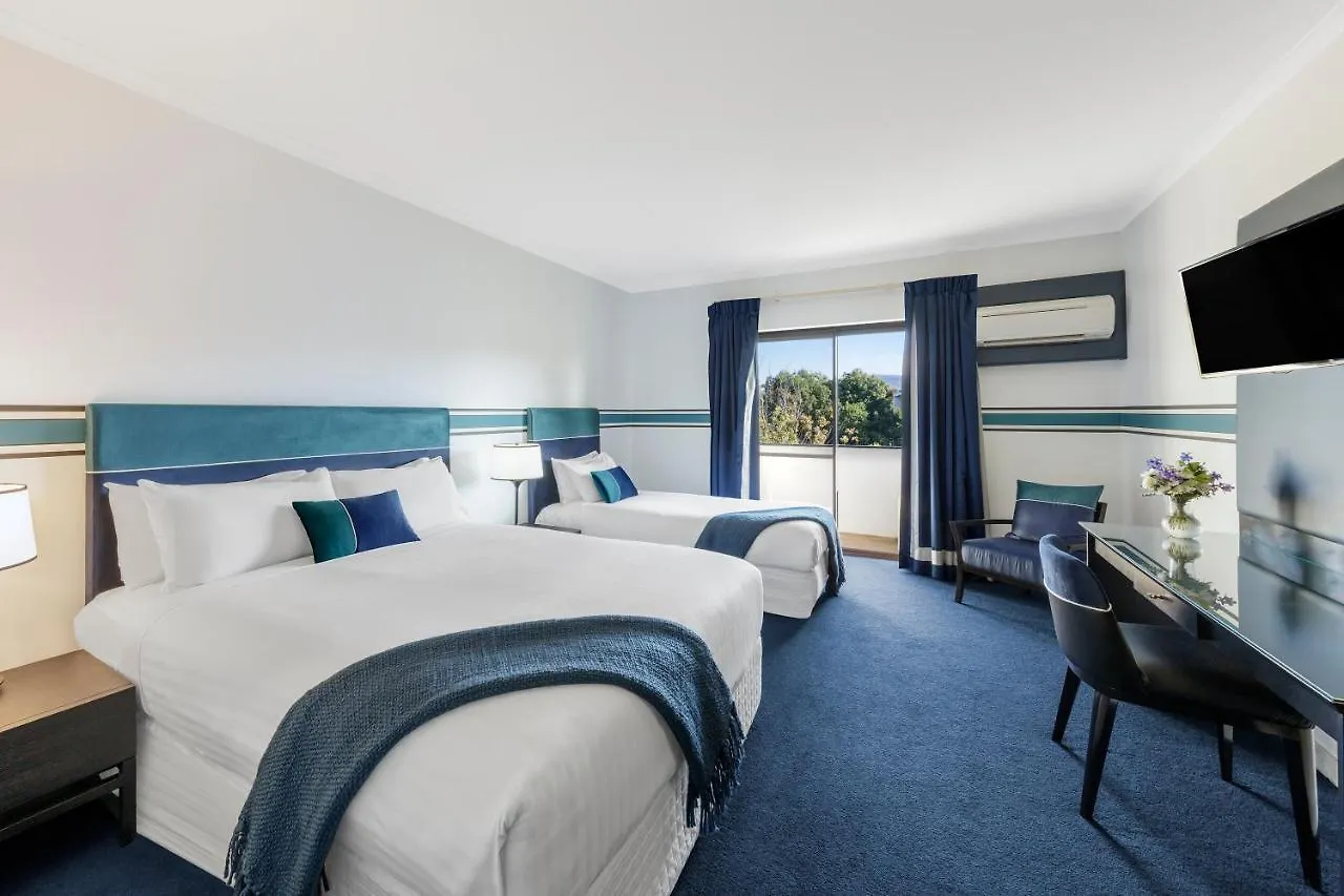 Ramada By Wyndham Diplomat Canberra Hotel