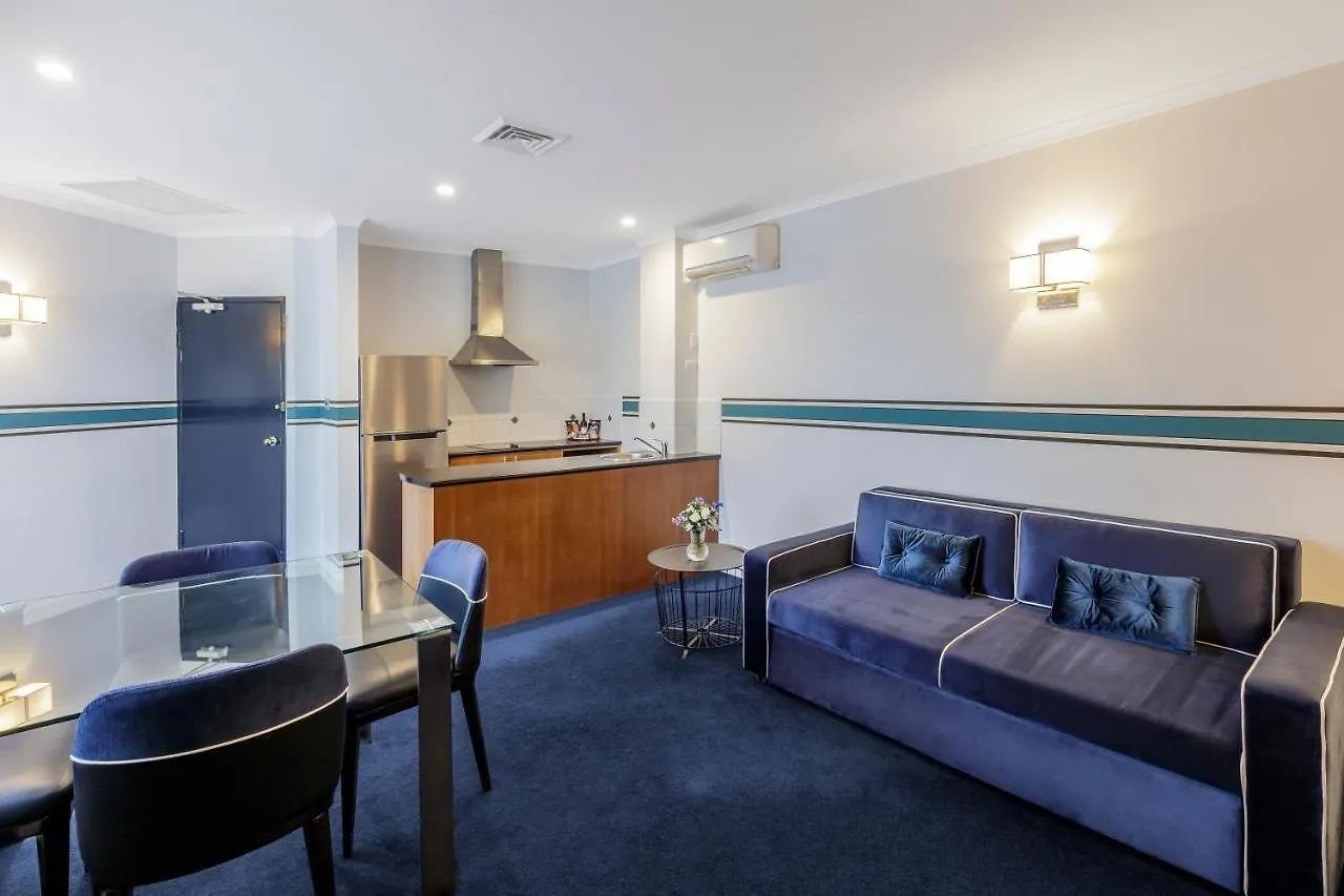 Ramada By Wyndham Diplomat Canberra Hotel