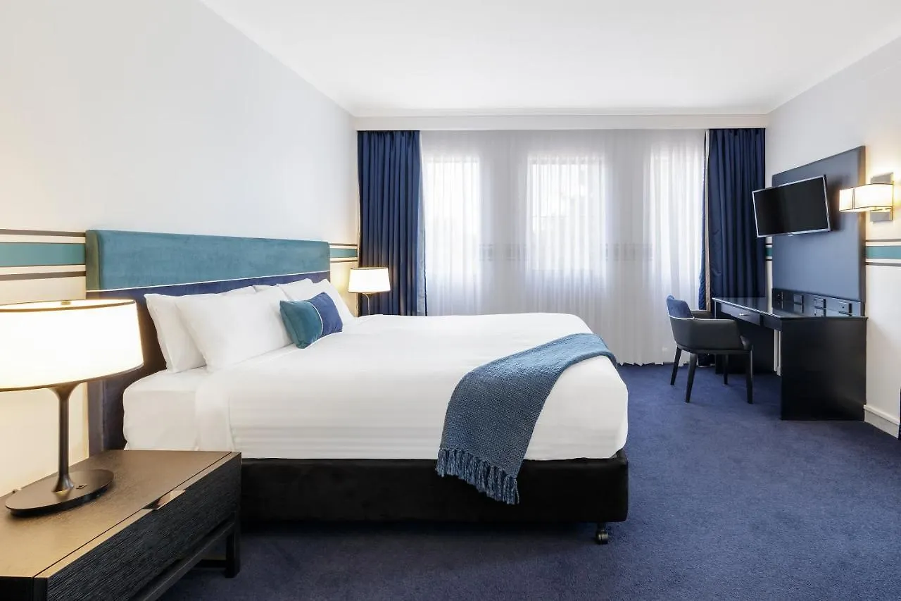 Ramada By Wyndham Diplomat Canberra 4*,