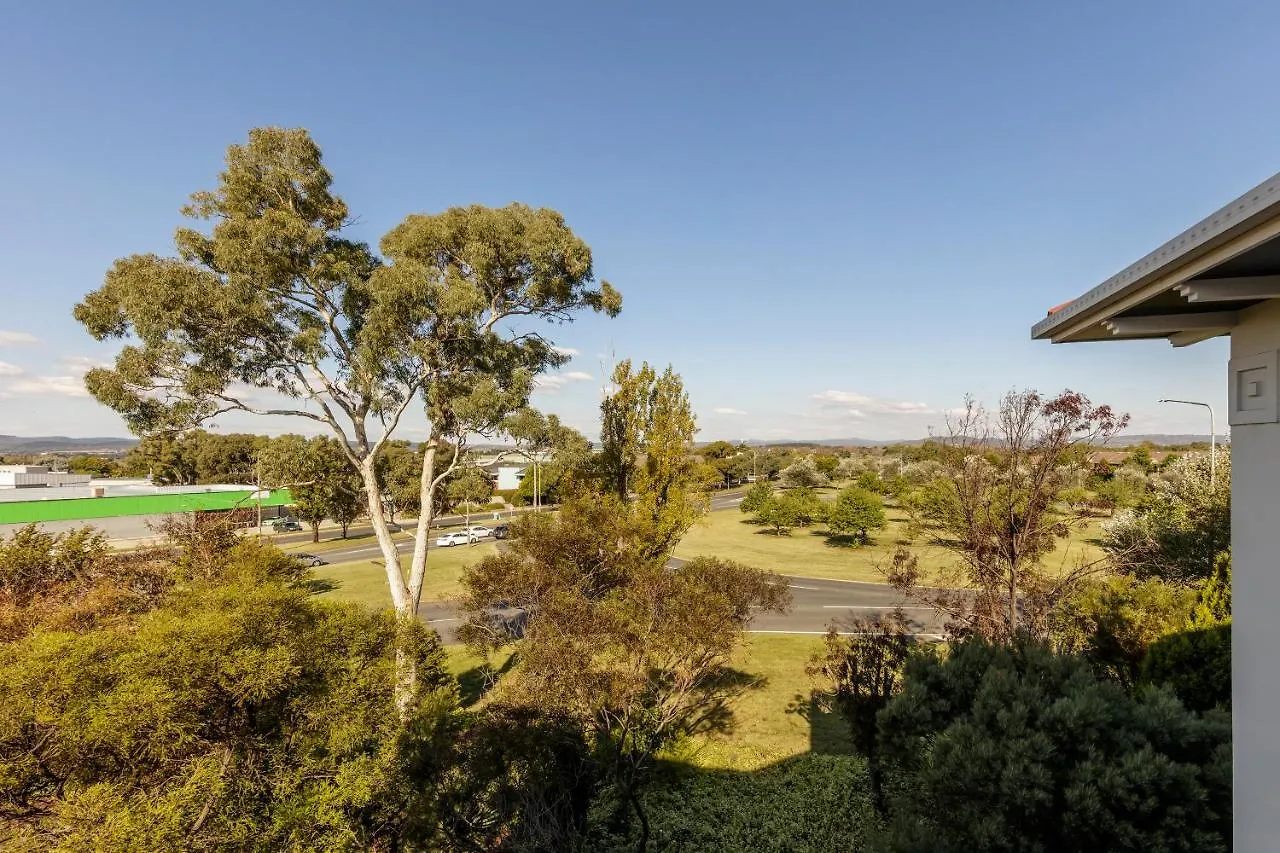 Ramada By Wyndham Diplomat Canberra