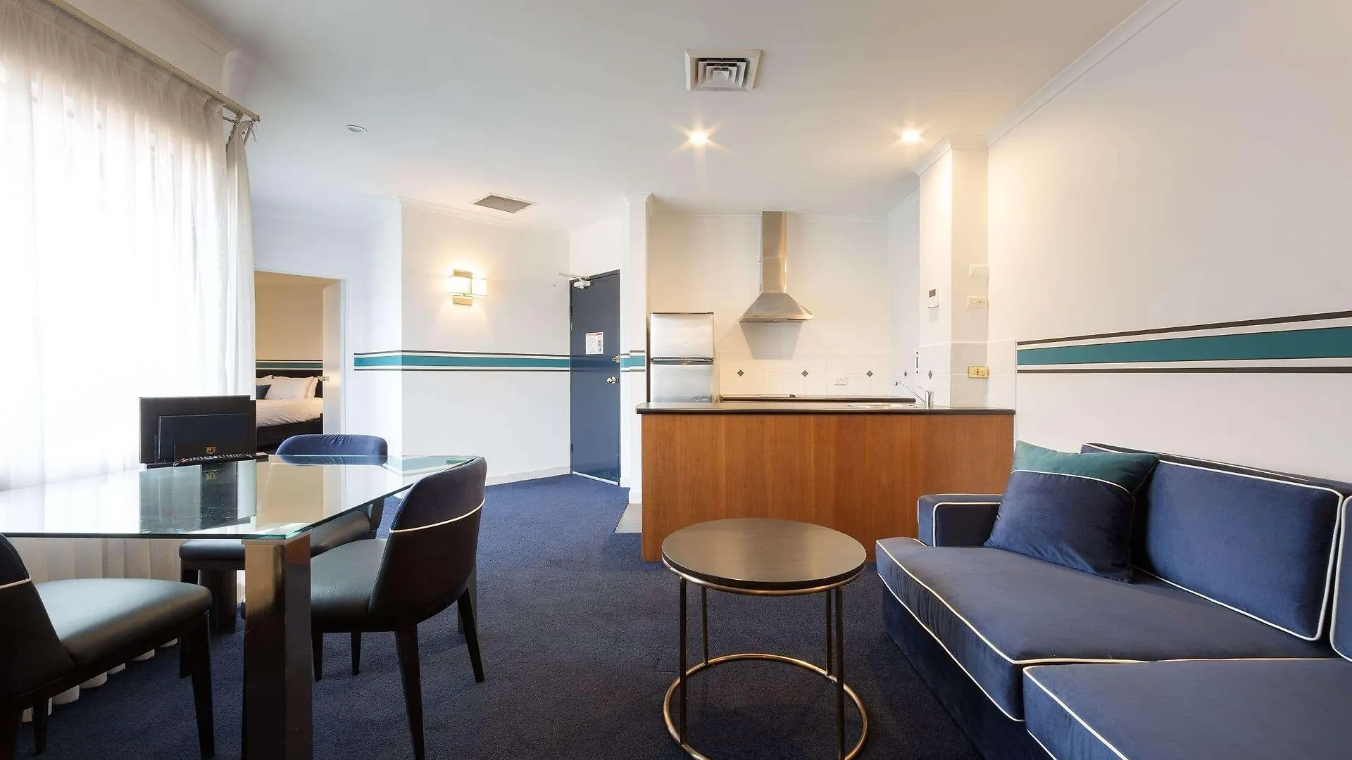 Ramada By Wyndham Diplomat Canberra Hotel