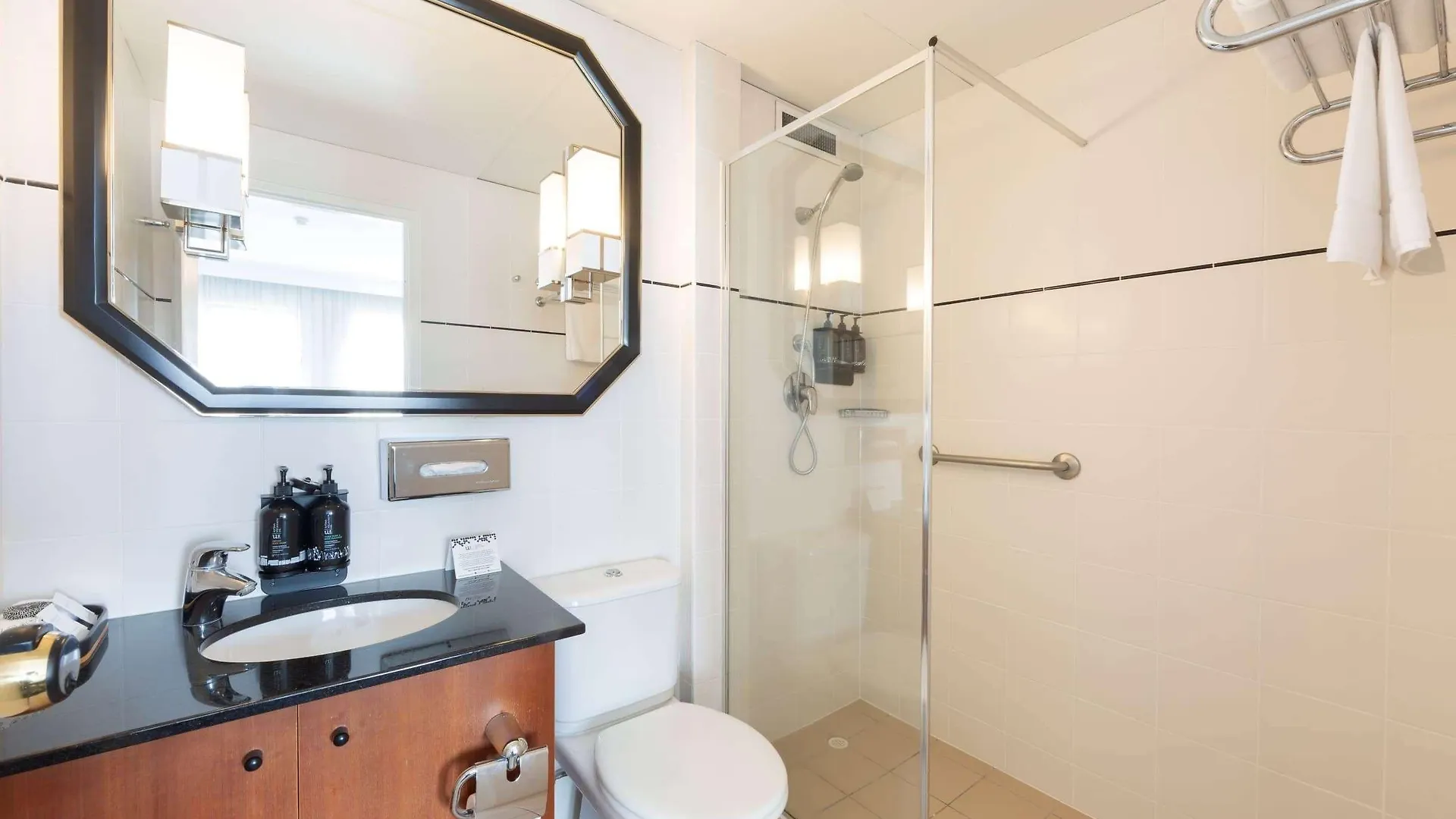 Ramada By Wyndham Diplomat Canberra Australie