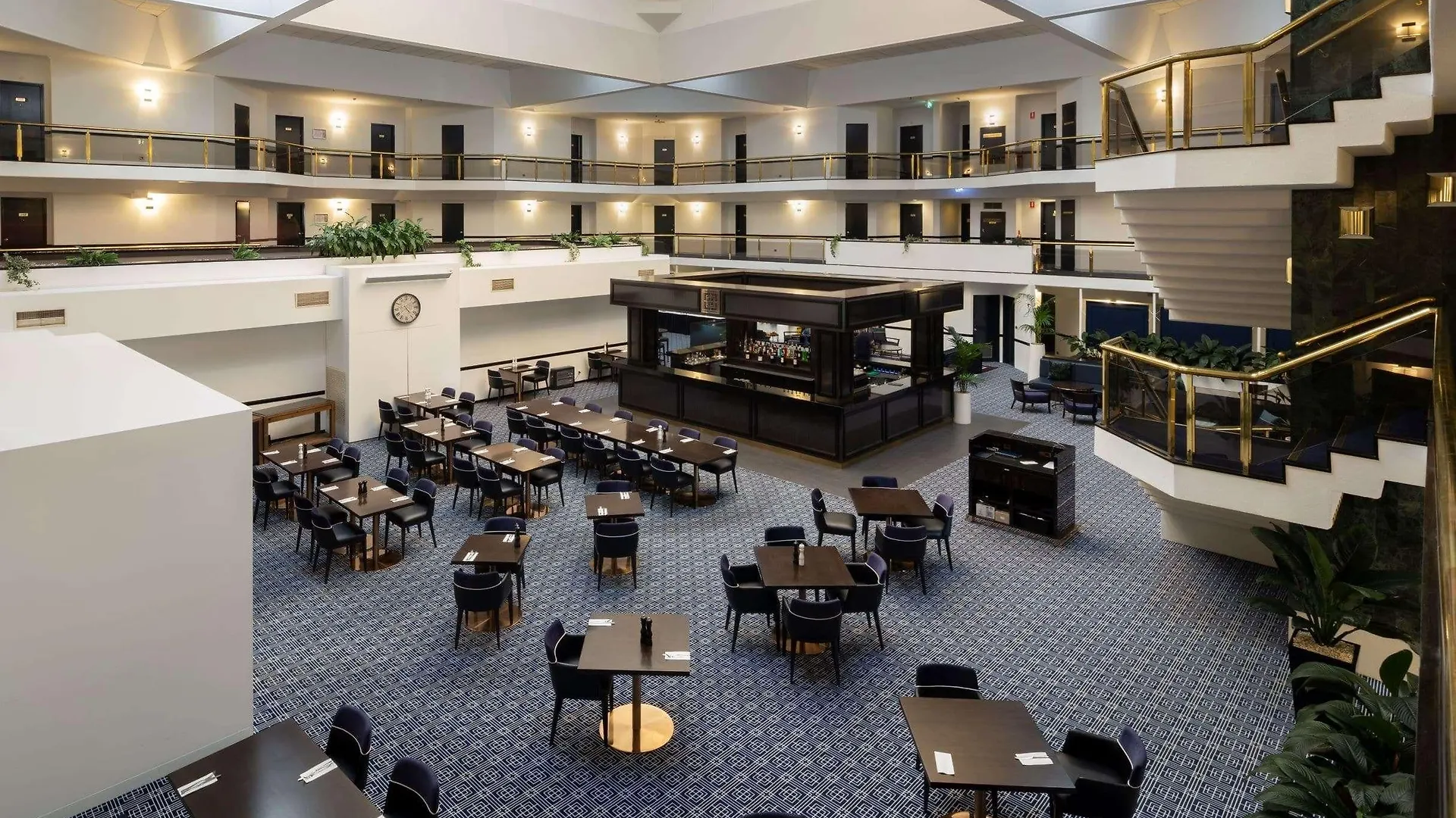 Ramada By Wyndham Diplomat Canberra Hotel