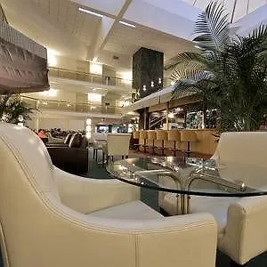 Ramada By Wyndham Diplomat Canberra Hotel