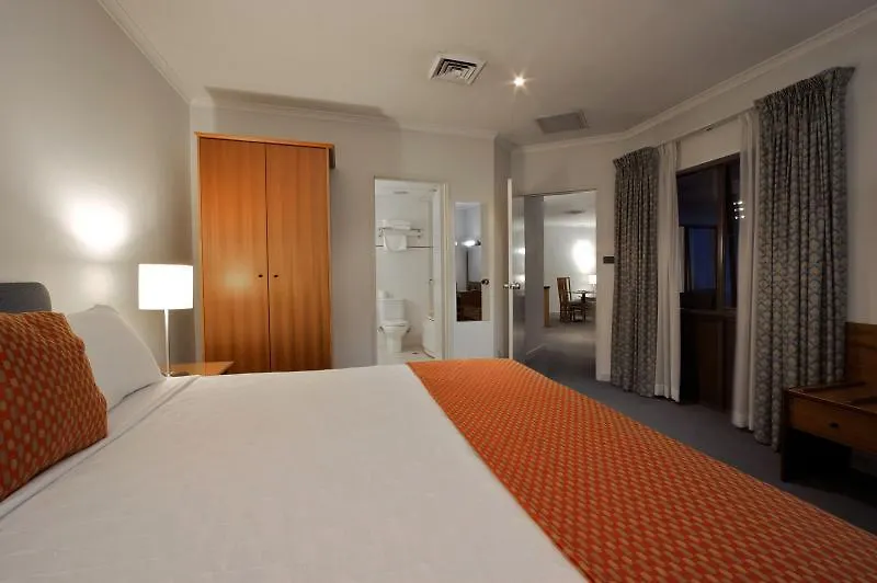 Hotel Ramada By Wyndham Diplomat Canberra