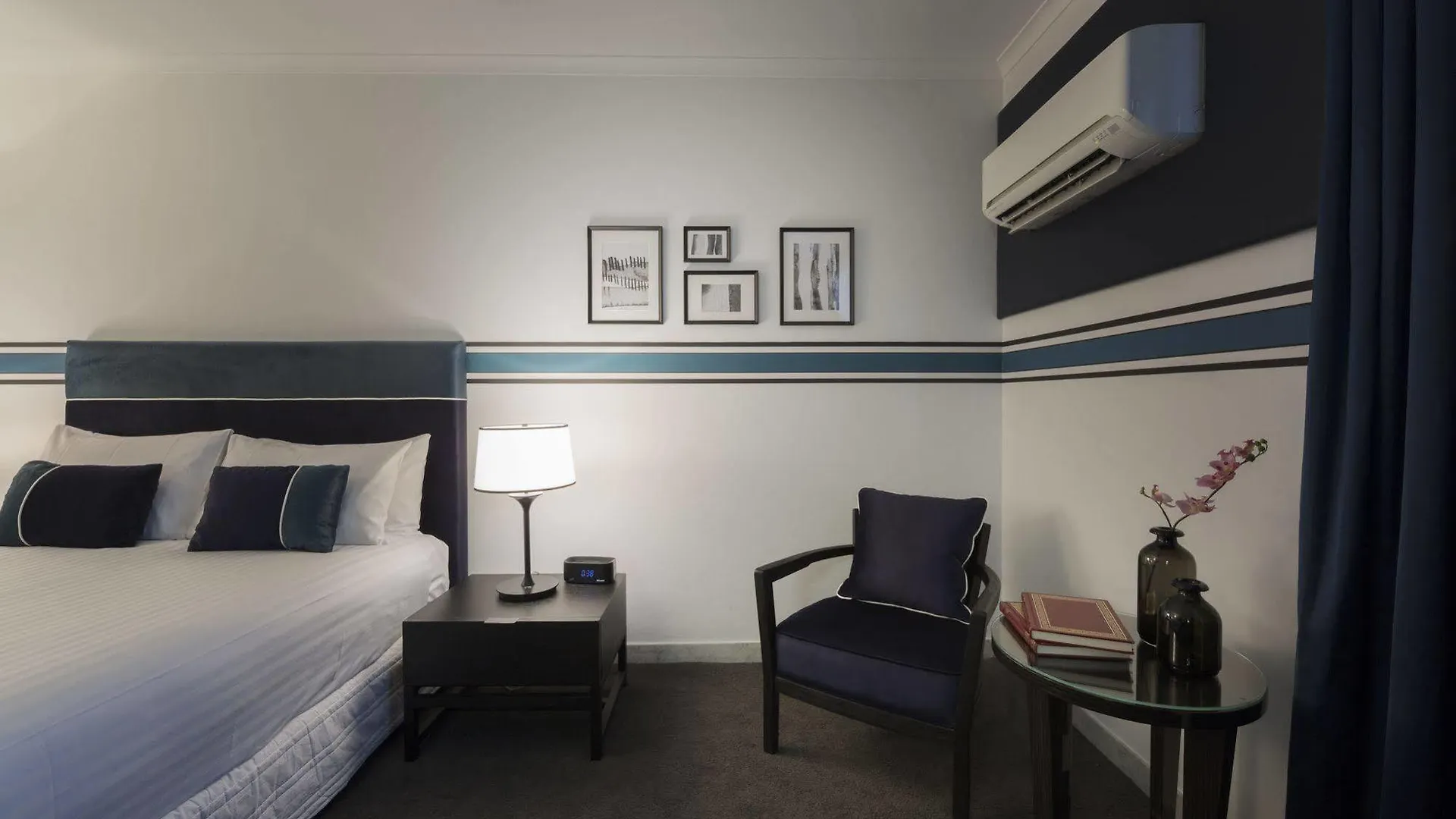 Ramada By Wyndham Diplomat Canberra Hotel