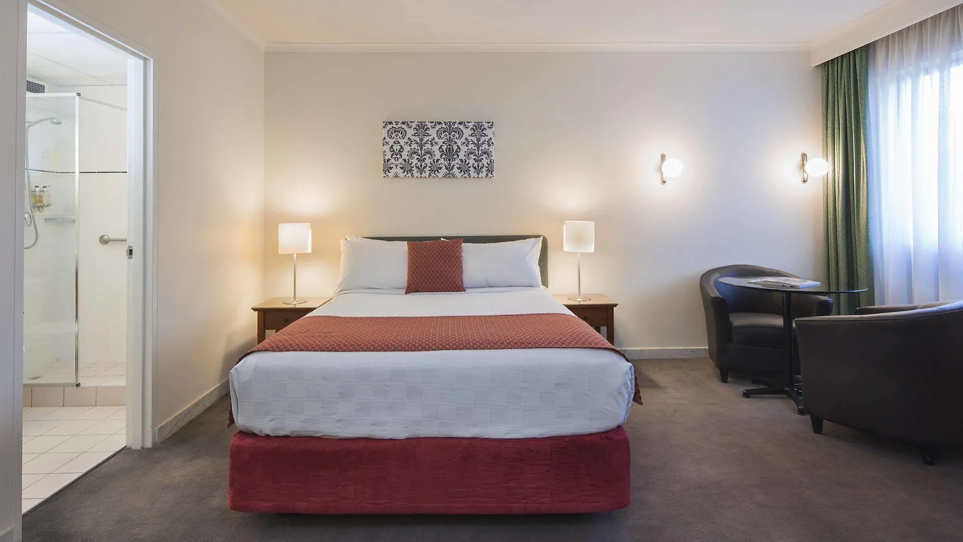Ramada By Wyndham Diplomat Canberra Hotel