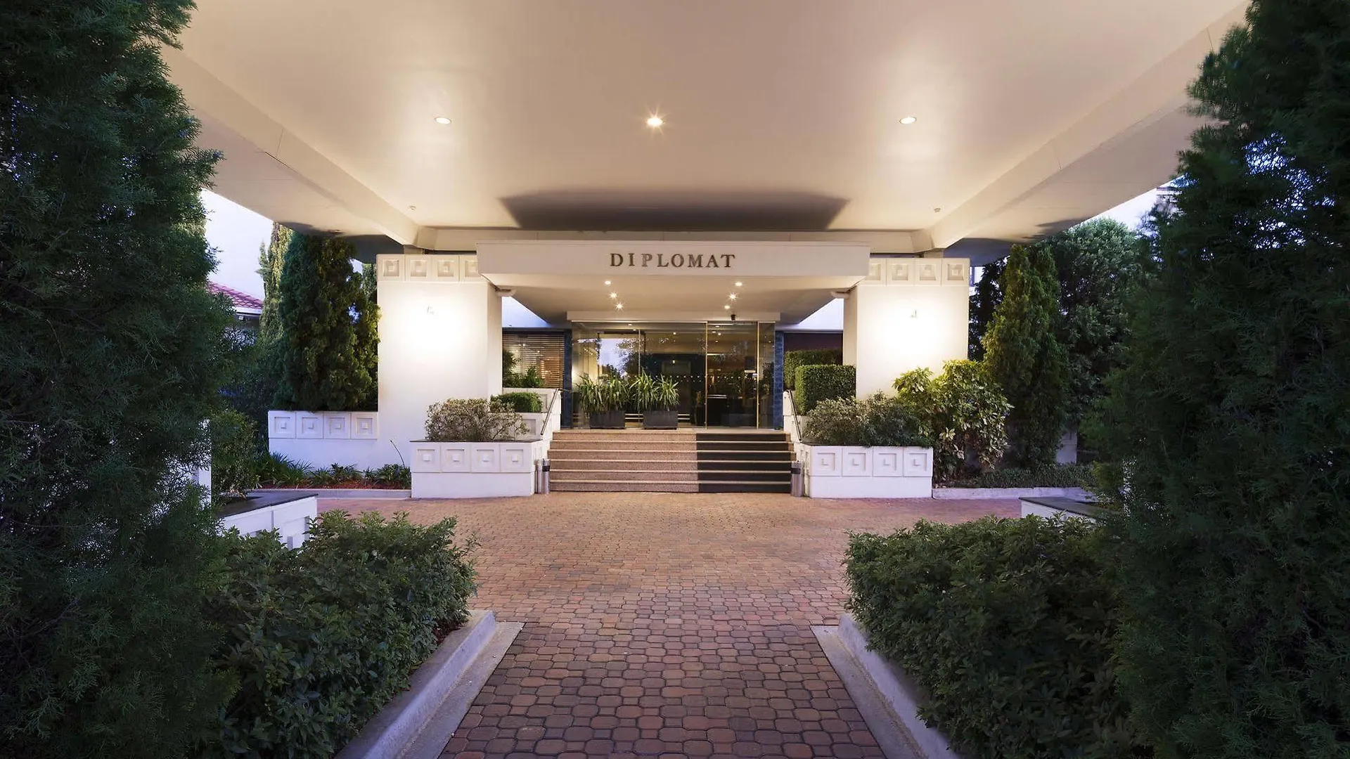 Ramada By Wyndham Diplomat Canberra 4*,  Australie
