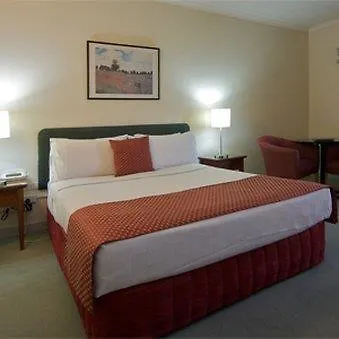 Ramada By Wyndham Diplomat Canberra Hotel