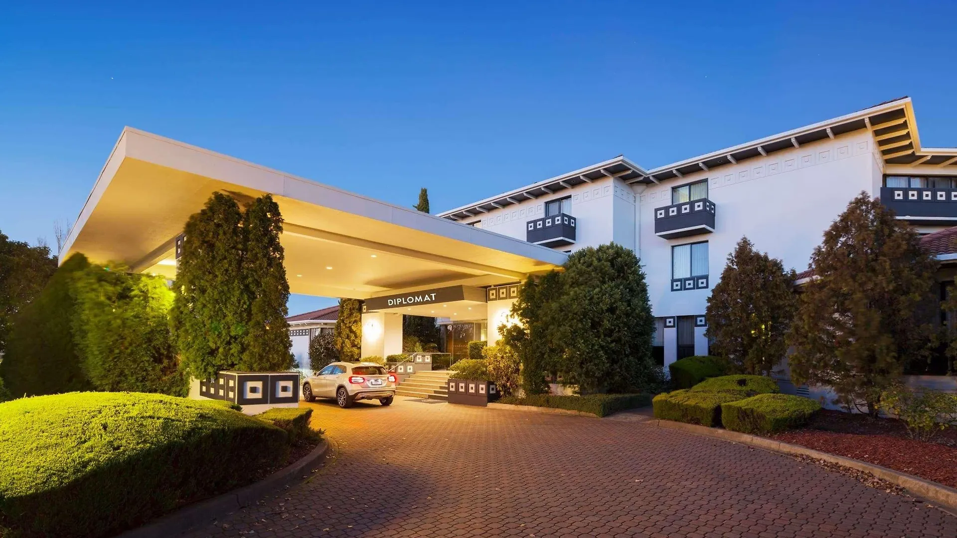 **** Hotel Ramada By Wyndham Diplomat Canberra Australia